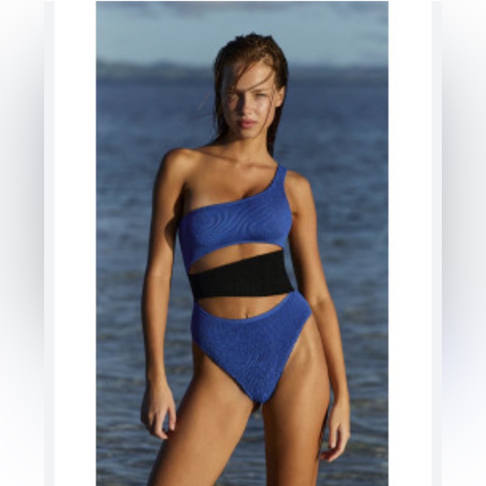 New Bond-eye Rico Cutout Women’s One Shoulder One Piece Swimsuit OS Ribbed NWT